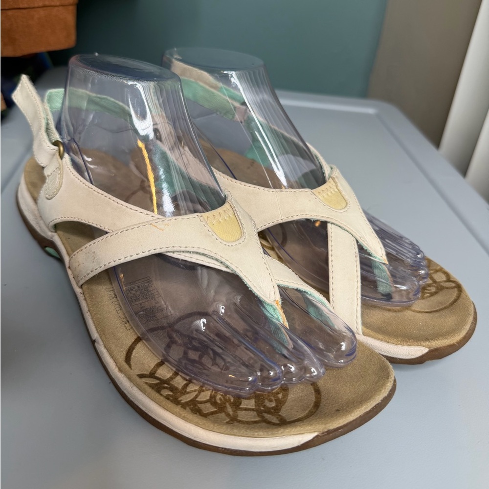 Merrell Beige and Tan Women's Sandals